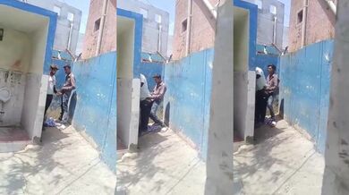 Public Toilet Mai Gaand Fucking Karte Pakde Gaye